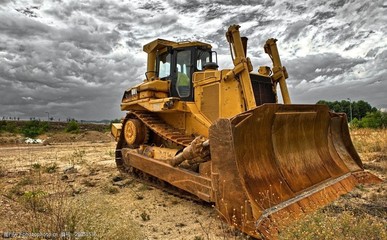钢铁巨兽的力量之美 推土机纵横天地间